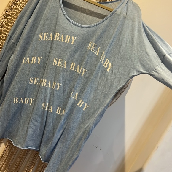 WILDFOX ~ M~ Blue 'Sea Baby' Graphic Long Sleeve - Picture 10 of 17